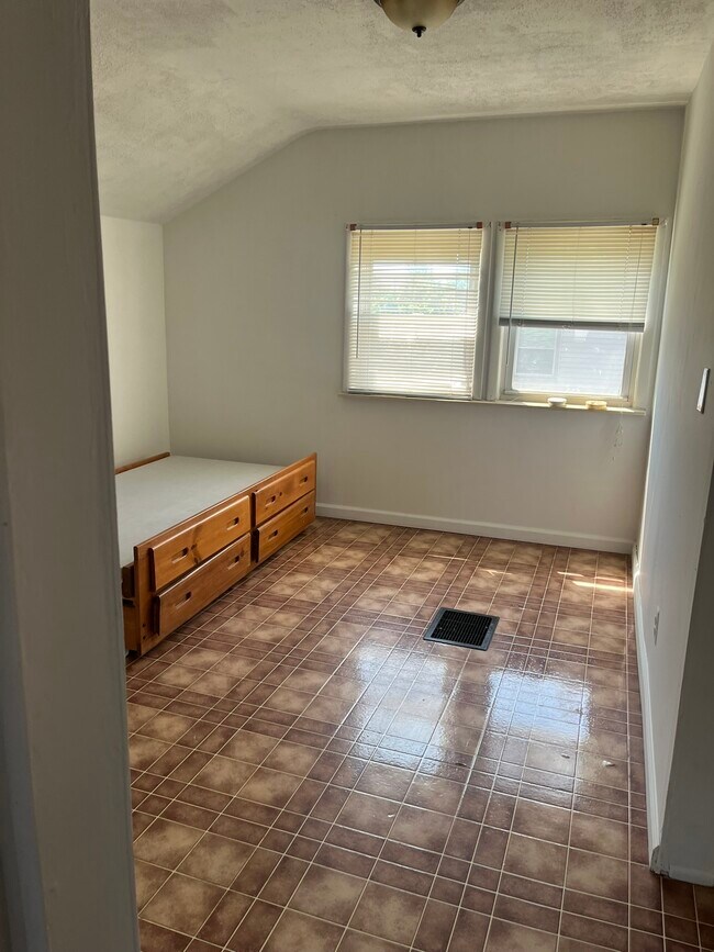 Foto del edificio - 32 Roehrig St