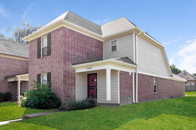 Building Photo - 7395 Brentlawn Dr