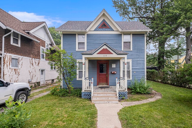 Building Photo - 1119 S Forest Ave