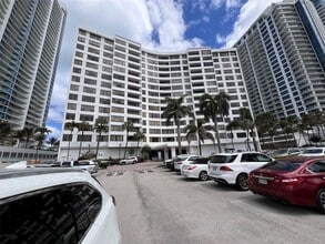 Building Photo - 3505 S Ocean Dr