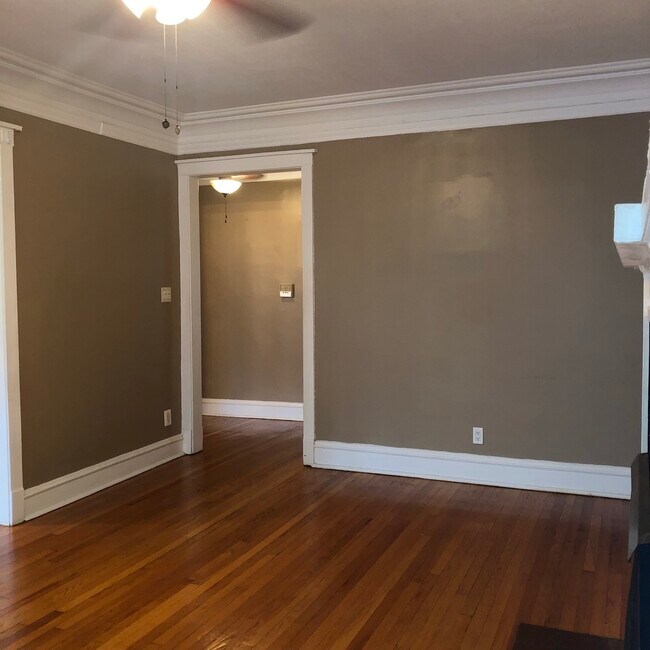 Foto del edificio - 2332 E 70th Pl