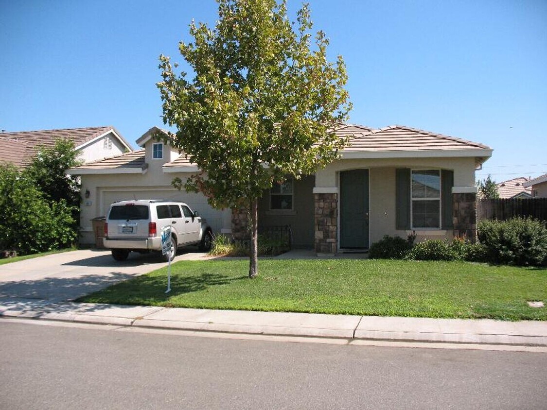 Foto principal - Stylish 3 Bed / 2.5 Bath Home in Lincoln –...
