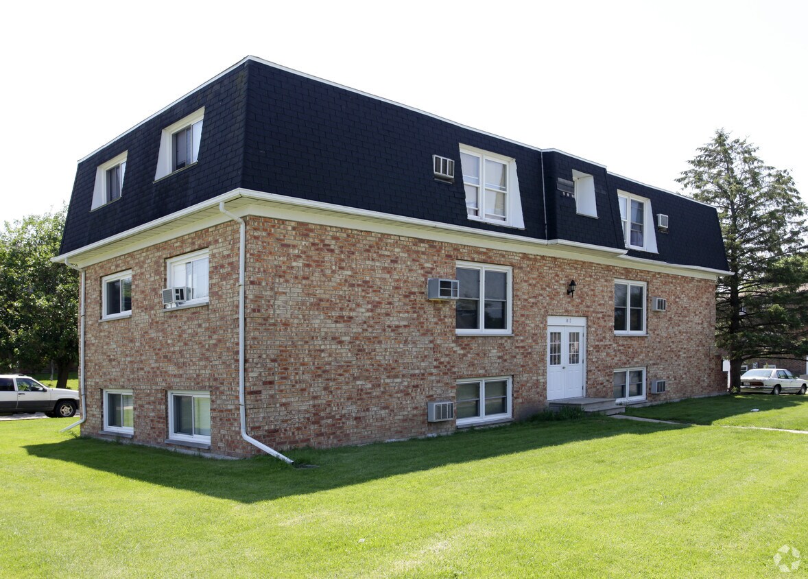 1412 Willow St, Sycamore, IL 60178 Apartments in Sycamore, IL