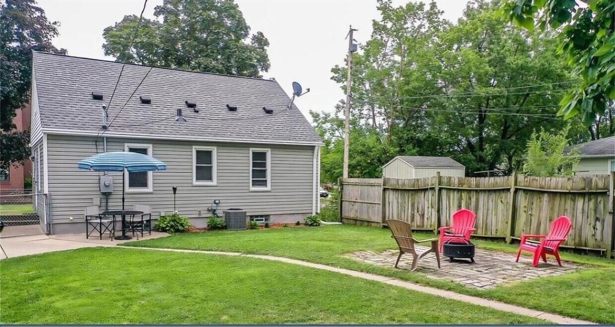 Foto del edificio - 3738 Standish Ave