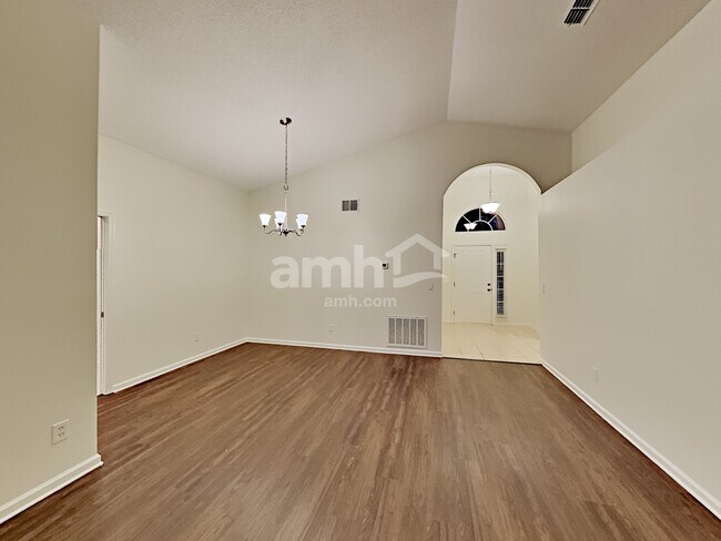 Foto del edificio - 15854 Bay Vista Dr