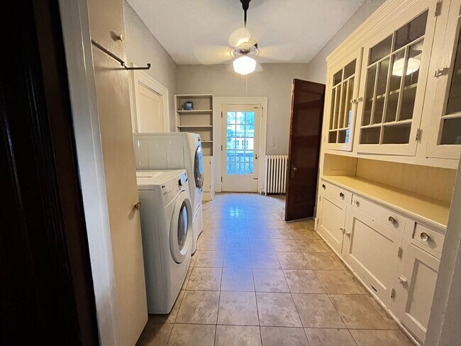 Building Photo - Central Gardens home with 4BR/2ba up w office/flex space. Wrap around, covered front porch! Pets ...