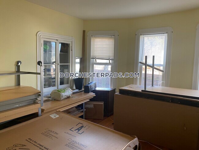 Building Photo - 52 Crescent Ave
