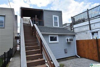 Building Photo - 215 Cattell St