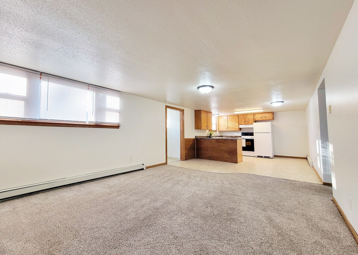 530 18th St SW Unit B, Jamestown, ND 58401 Apartments in Jamestown