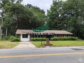 Building Photo - 303 Edgewater Rd