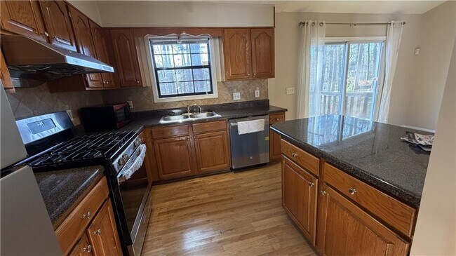 Building Photo - 2750 Blarney Way NW