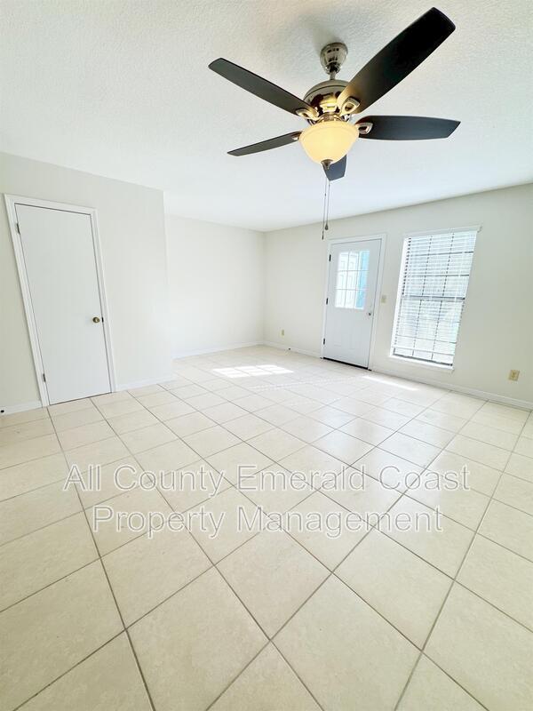 Foto del edificio - 875 Fairview Dr