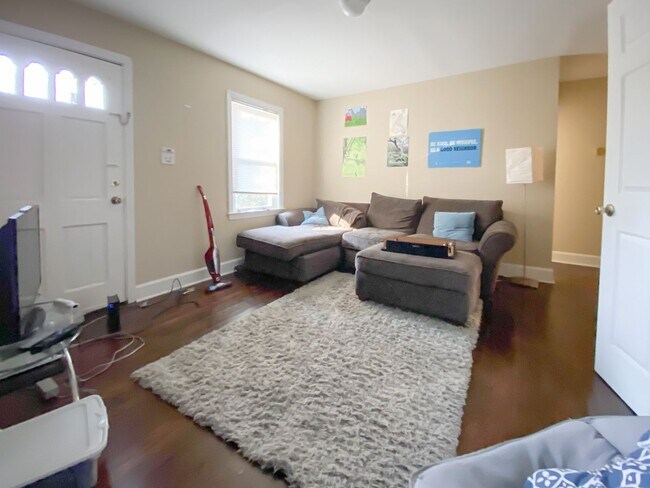 Foto del edificio - 4br House Minutes from Franklin St