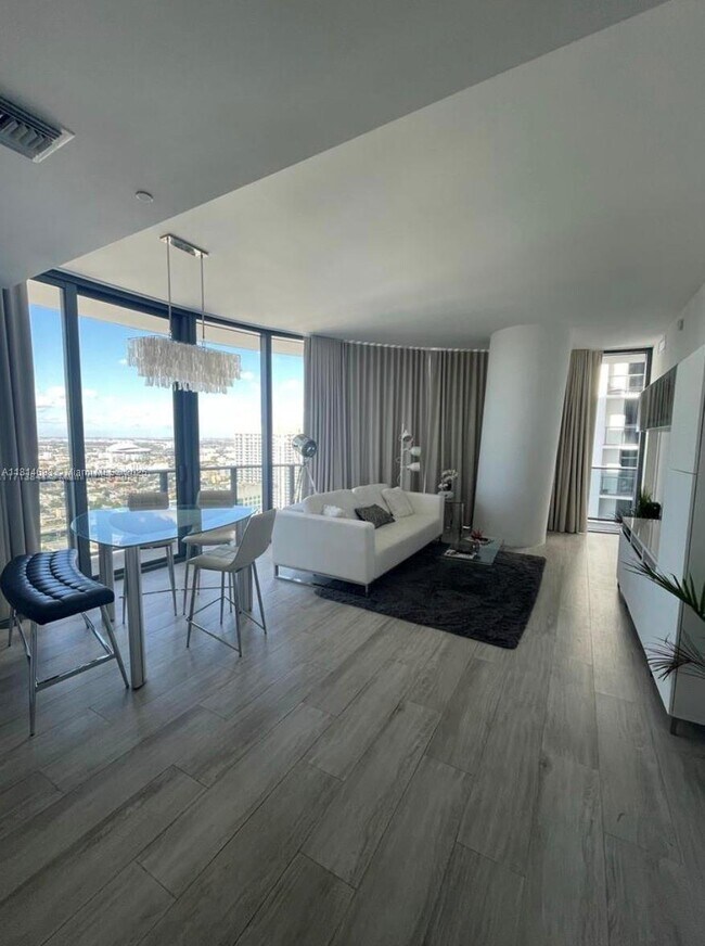 Foto del edificio - 55 SW 9th St