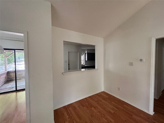 Foto del edificio - 2407 Winsted Ln
