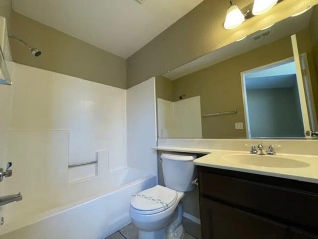 Foto del edificio - 3590 N Amberwood Ave