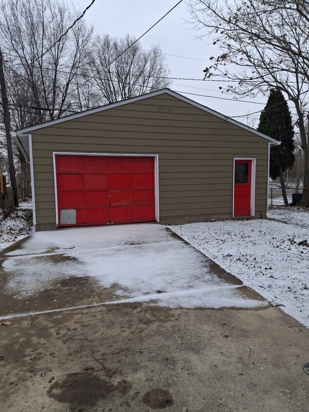 Building Photo - 1519 W 2nd St