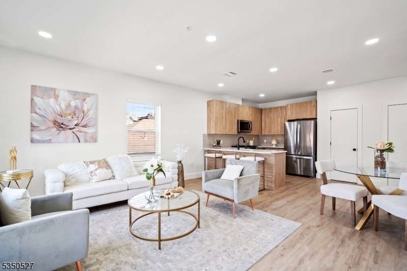 Foto principal - 310 W Jersey St