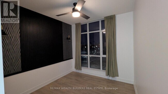 Building Photo - 9471 Yonge St