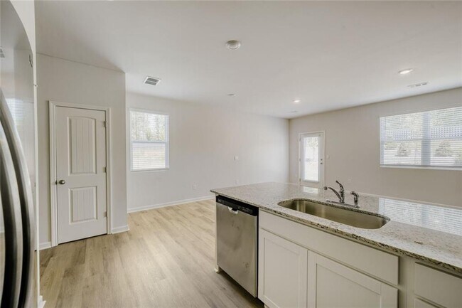 Foto del edificio - 5980 Skylar Dr