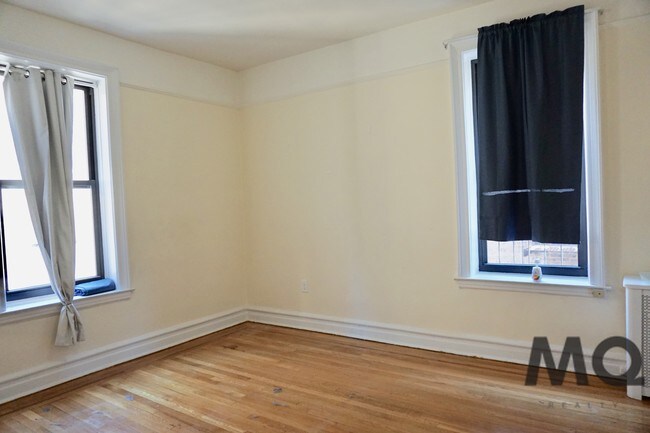 Building Photo - 37-05-37-80 80th St