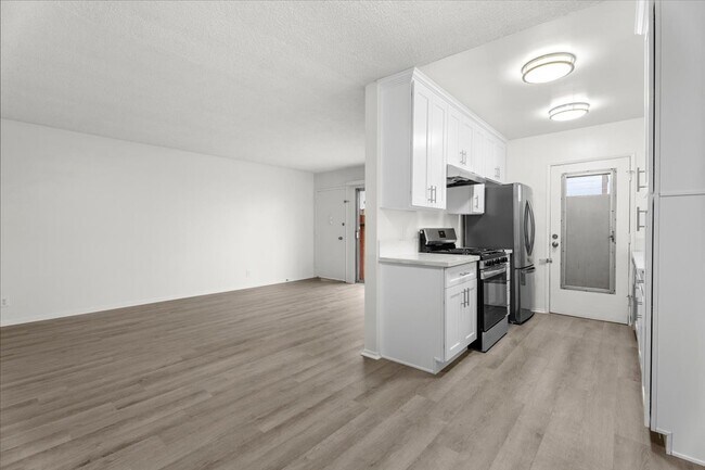 Foto del edificio - 1236 McClellan Dr