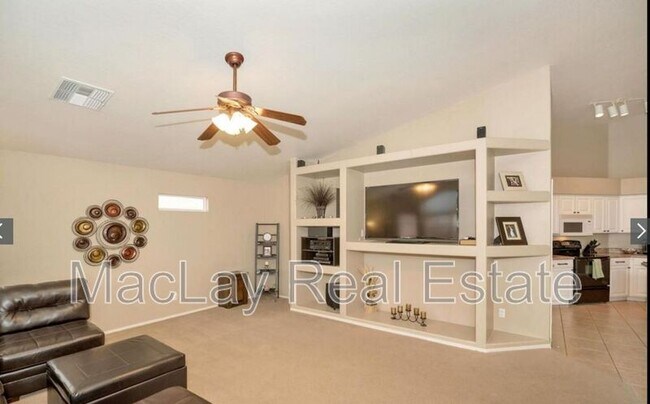 Building Photo - 4206 E Redwood Ln