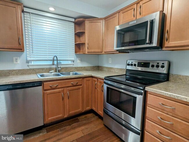 Foto del edificio - 8701 Artillery Rd
