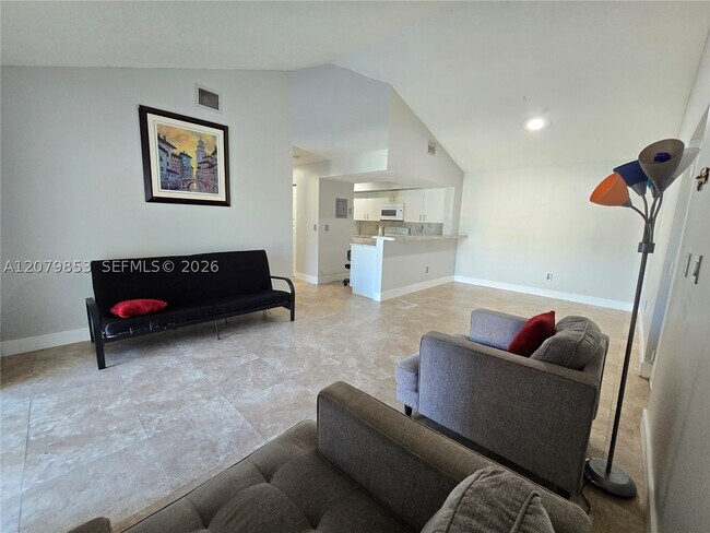 Foto del edificio - 18860 NW 57th Ave