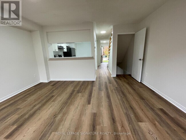 Building Photo - 5625 Glen Erin Dr