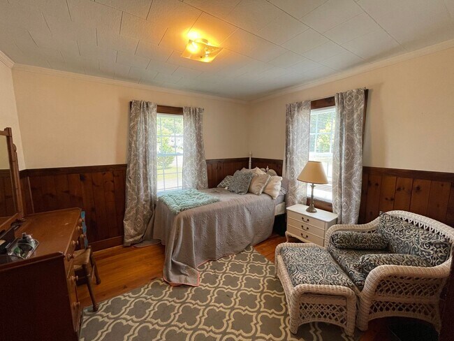 Building Photo - Radford, 3 BR / 1 BA, Available for fall term