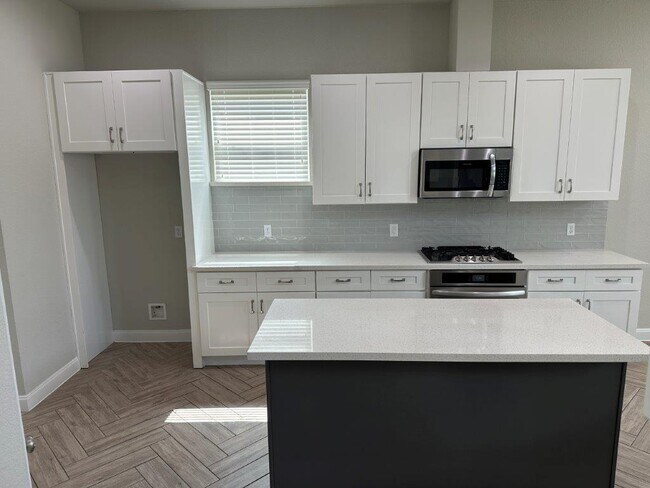 Building Photo - 16419 Lakewood Field Dr
