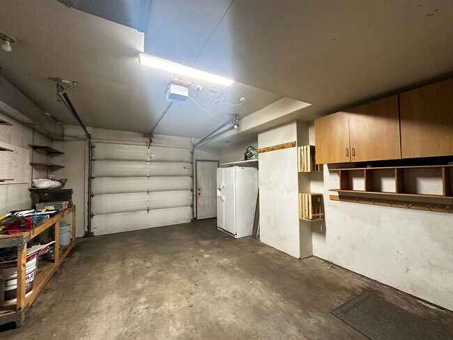 Building Photo - 3 Bed/3 Bath/1 car garage home on 1.6Acres...