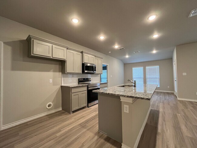 Building Photo - Great Newer built 3/2 in Frenship ISD!
