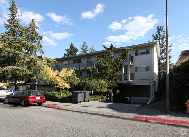 Building Photo - Aqua Vista