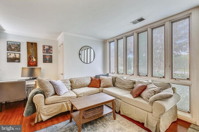 Building Photo - 10701 Kings Riding Way