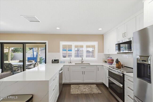 Foto del edificio - 6101 E Greenway Ln