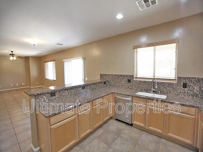 Foto del edificio - 18447 W Caribbean Ln