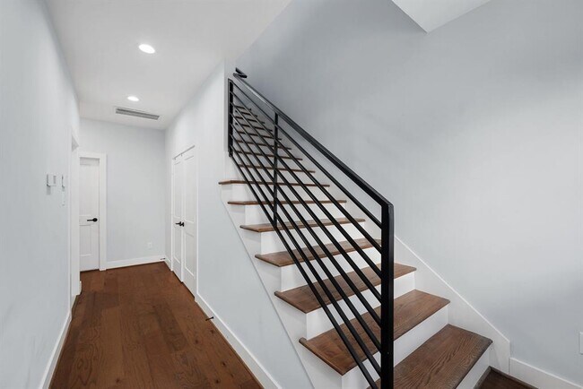 Foto del edificio - 804 Woodcrest Dr