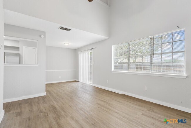 Foto del edificio - 6710 Windsor Hollow Dr