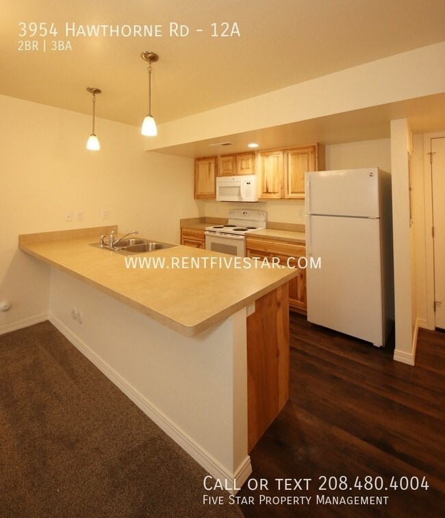 Building Photo - Spacious Townhome With 2 Primary Bedrooms!...