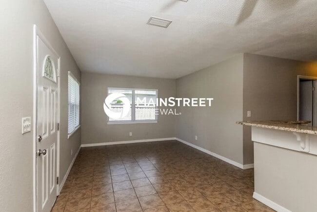 Building Photo - 3 Bedroom Pet-Friendly Home in Tampa, FL with Main Street Renewal