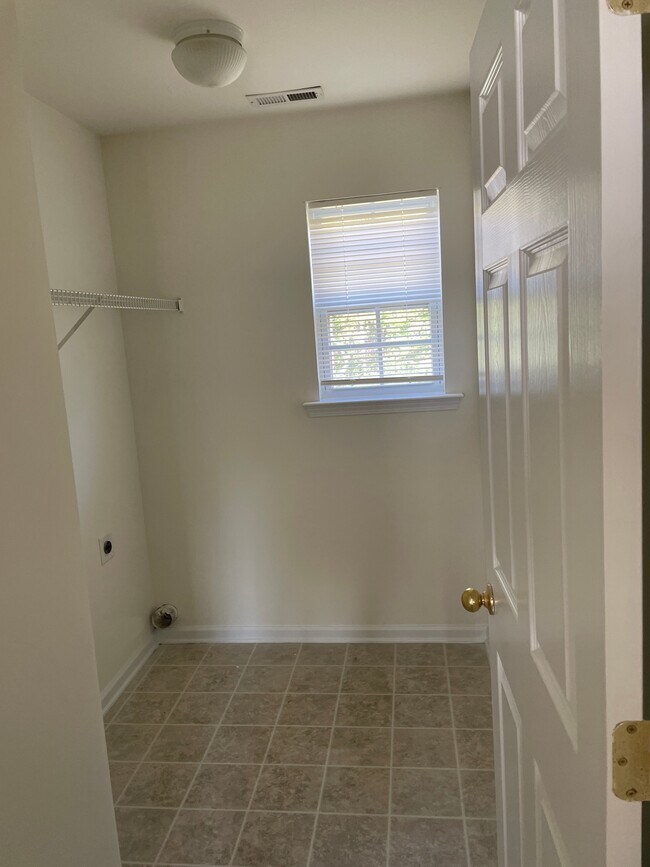 Building Photo - 2058 Twilight Ln