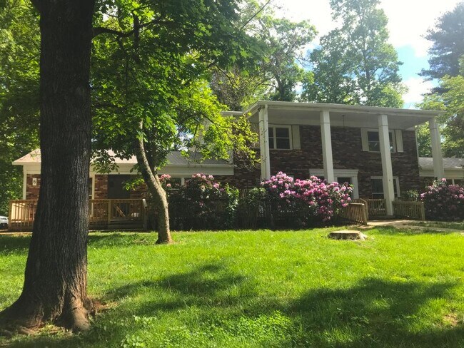 Foto del edificio - 6 Dogwood Ct