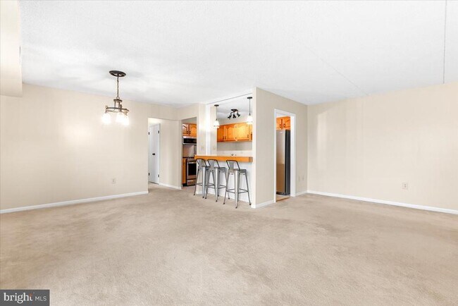 Building Photo - 1745 Edgewood Hill Cir
