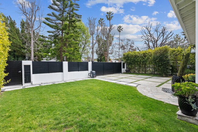 Foto del edificio - 4311 Vantage Ave