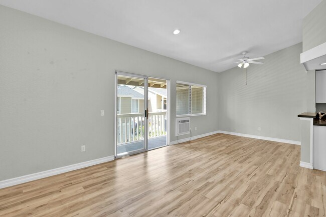 Building Photo - 26286 Los Viveros, Unit 171 Unit B