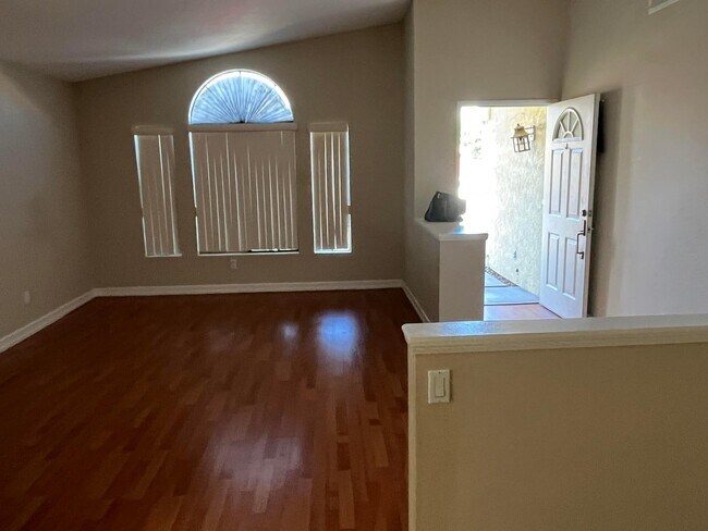 Building Photo - 54370 Avenida Herrera