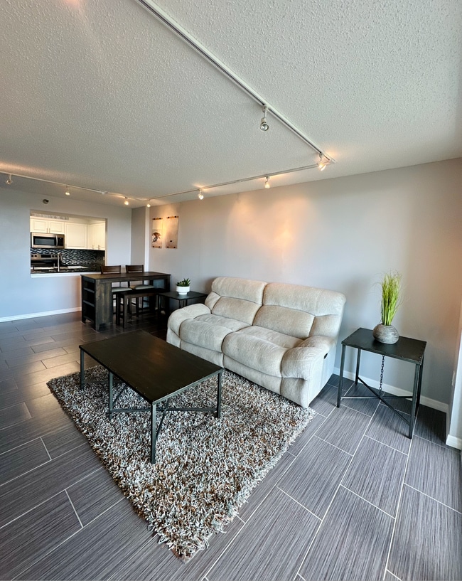 Building Photo - 2323 Feather Sound Dr