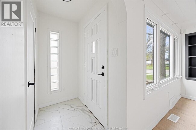 Photo du bâtiment - 1114 Edward Ave